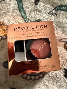 Revolution Flawless Foils Eyeshadow - Rose Gold Shimmer